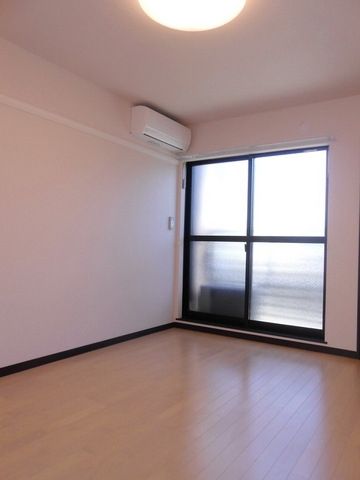 居室・リビング　エアコン・照明完備