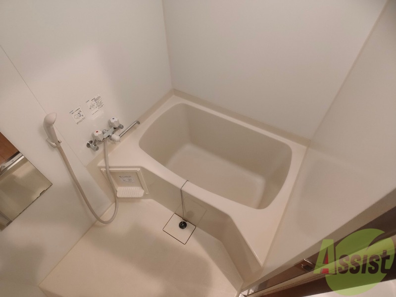 バス・シャワールーム　お風呂になります。一日の疲れを癒してくださいね。