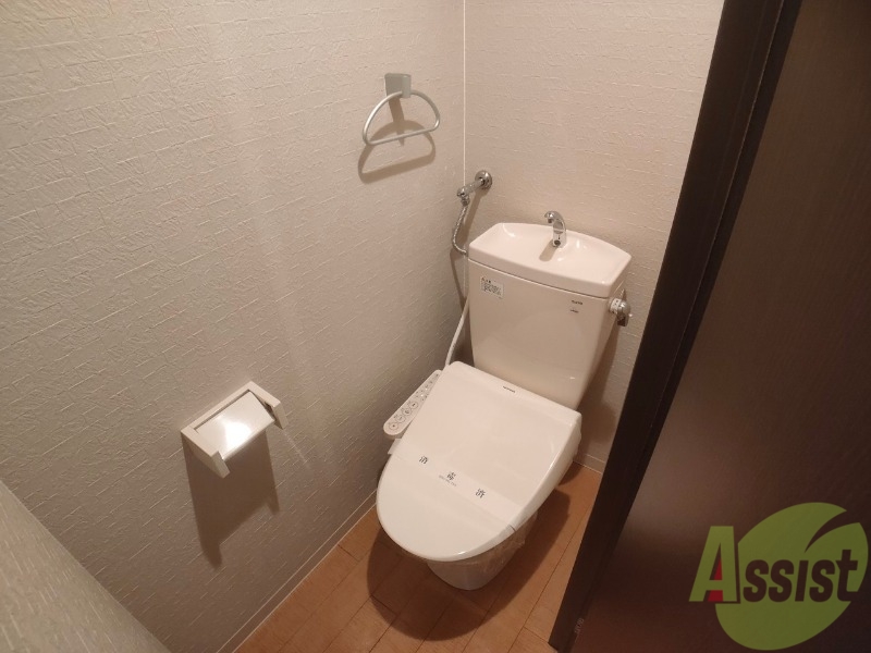 トイレ　ウォシュレット機能がついたトイレ。安心して使用できますね。