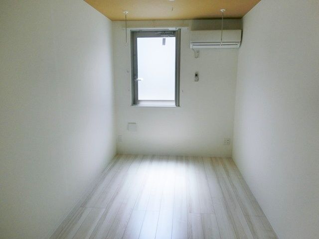 居室・リビング　★エアコン付きの6帖洋室です★