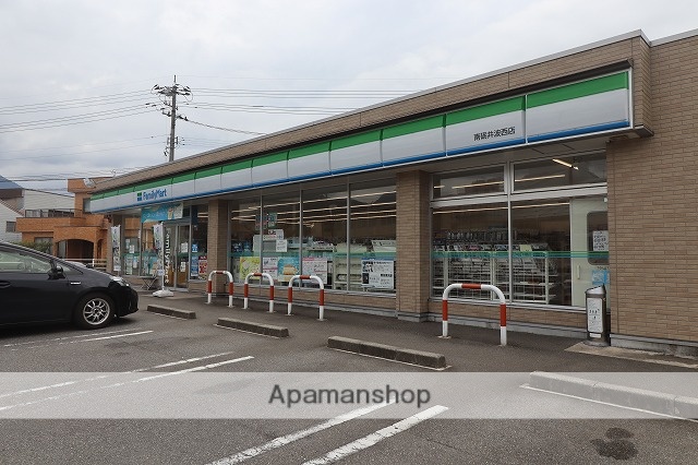 コンビニ　ファミリーマート（コンビニ）まで1040m