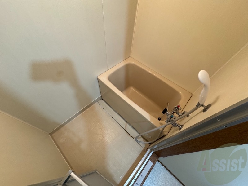 バス・シャワールーム　ユニットバスです。疲れを癒すのに欠かせませんね！