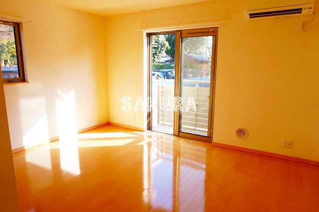 居室・リビング　こちらのリビングで趣味の時間をお楽しみください♪