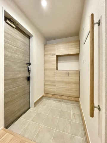 玄関　建築中の為、イメージ写真となります。