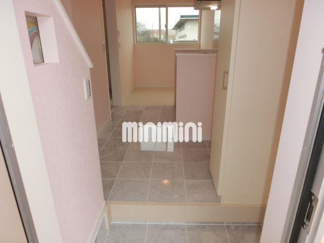 玄関　玄関からの眺めです。下駄箱が備えつき。