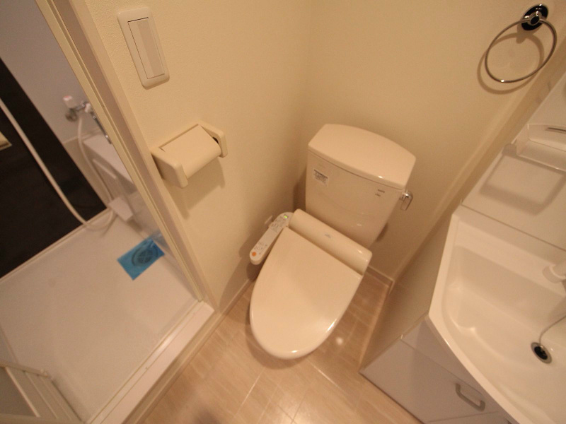 トイレ　温水洗浄暖房便座付トイレ