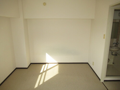 居室・リビング　洋室別角度　※2021年12月撮影の写真