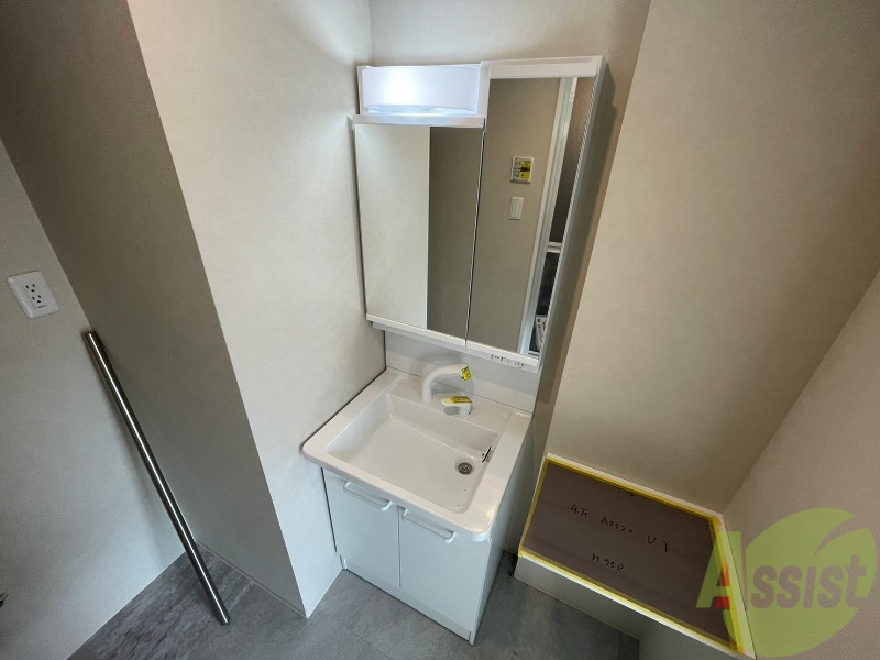 洗面設備　シャンプードレッサー。身支度はここでばっちりですね。