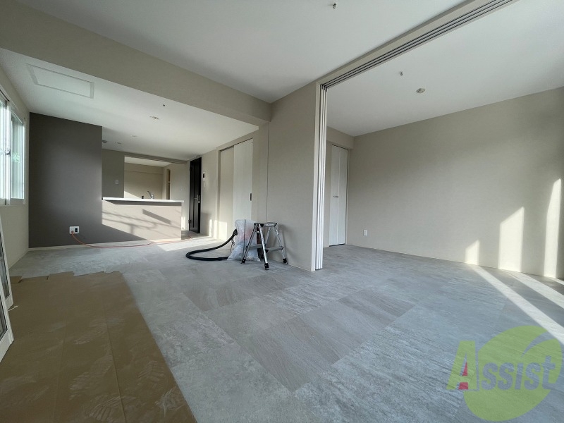 居室・リビング　リビングです。白を基調としていてお部屋全体が明るいですね！