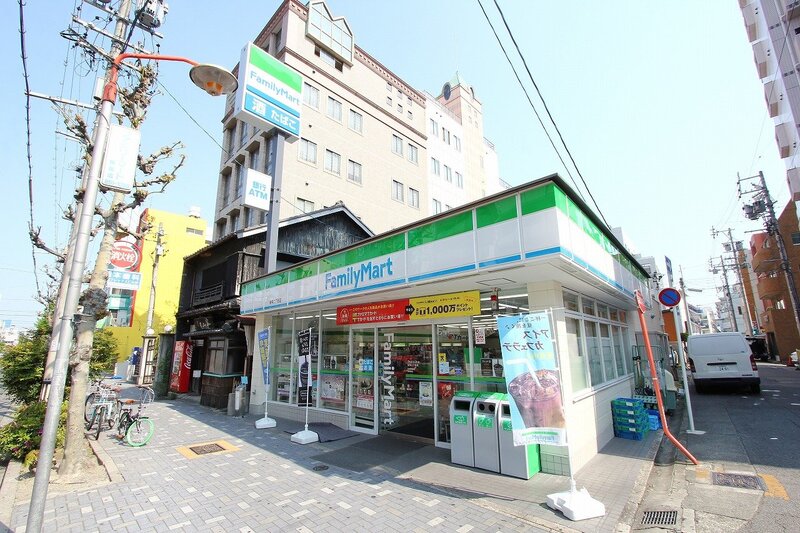 コンビニ　ファミリーマート名古屋新栄二丁目店（コンビニ）まで62m