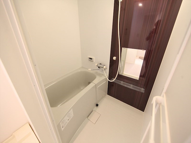 バス・シャワールーム　浴室暖房乾燥機付　追い焚き・オートバス機能付お風呂