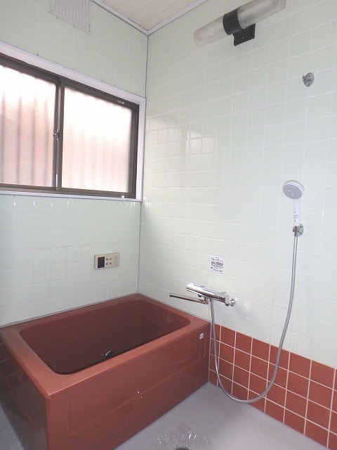 バス・シャワールーム　ゆったりバスルーム♪※照明器具はサービス品です