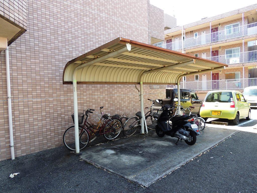 その他　ディアコートの屋根付き駐輪場です。