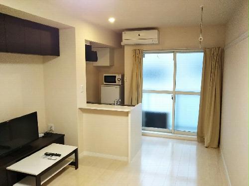 居室・リビング　1階フローリング。2階クッションフロア。同タイプの写真です。