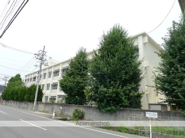中学校　雄郡中学校（中学校）まで653m