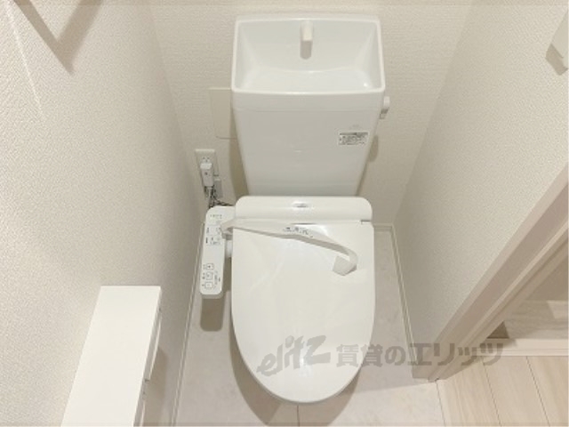 メゾン・ソネット二条新町のトイレ写真