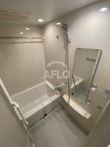 バス・シャワールーム　エスライズ梅田DOSHIN　バスルーム