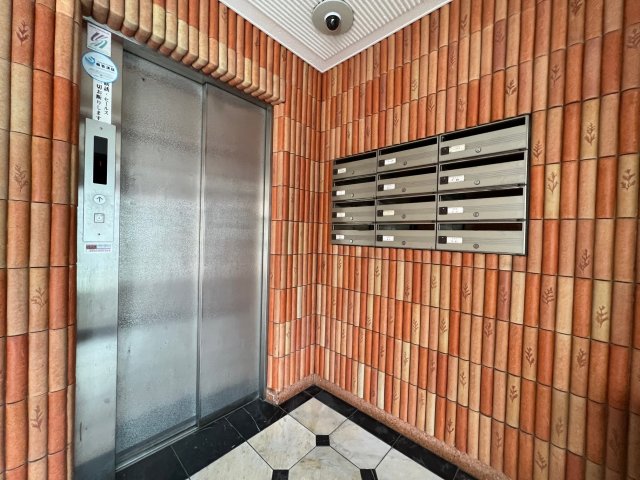 エントランス　ゆとりのあるエントランスです