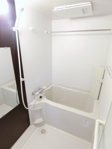 バス・シャワールーム　浴室乾燥機付きバスルーム