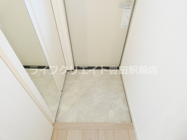 玄関　※外観、室内共に同ハウスメーカー類似商品（イメージ）