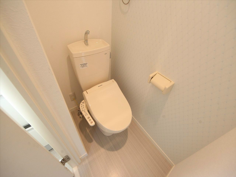 トイレ　温水洗浄暖房便座付トイレ