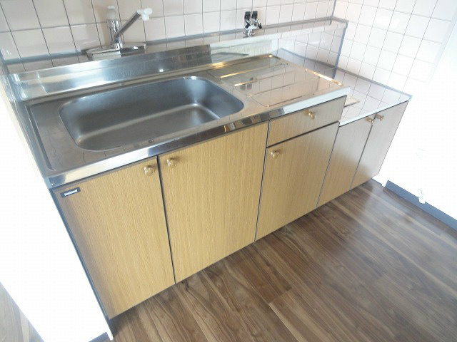 キッチン　収納付いてます