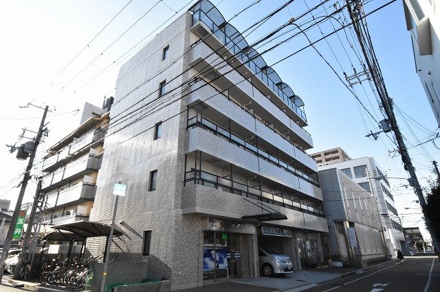 建物外観　オートロック完備で安心のセキュリティ♪