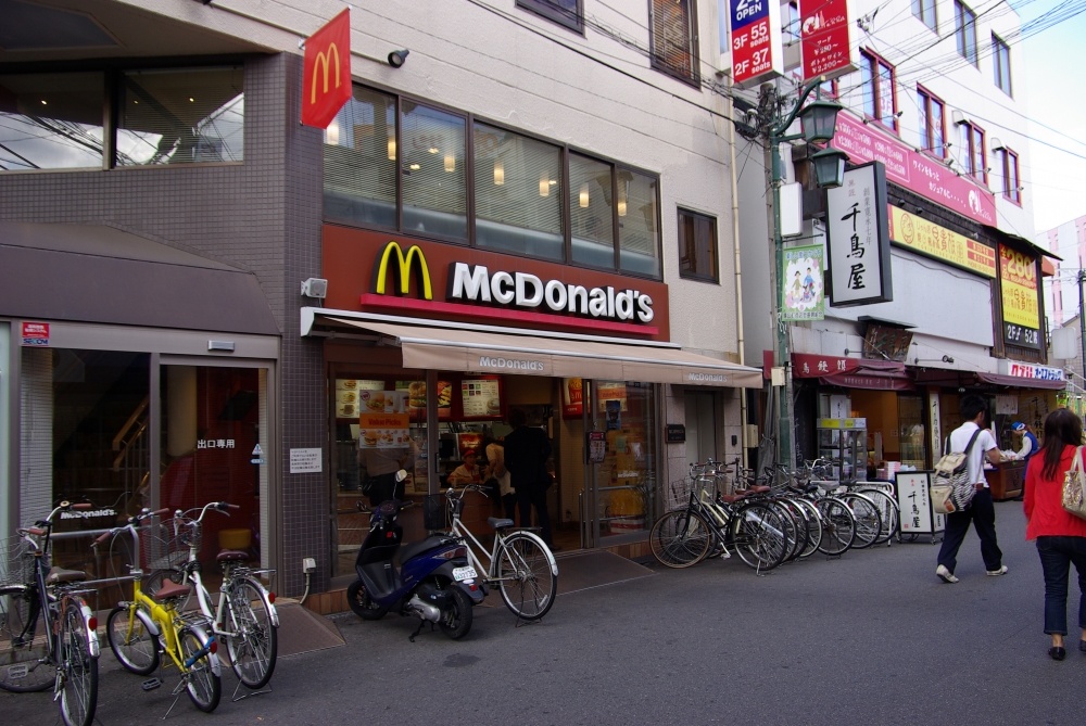 飲食店　マクドナルド 阪急塚口店（飲食店）まで412m