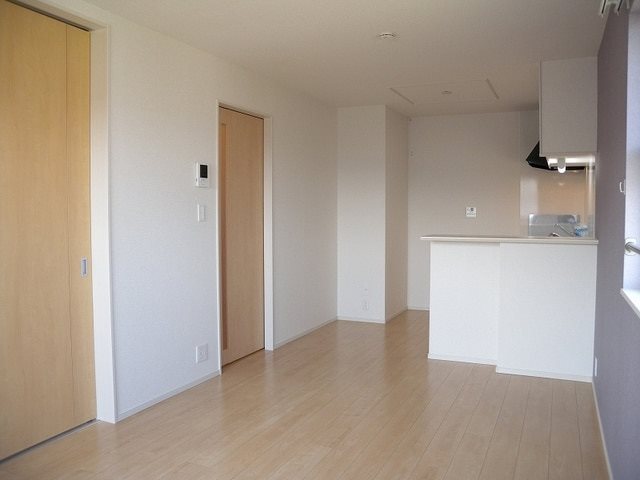 居室・リビング　※別号室の写真です。