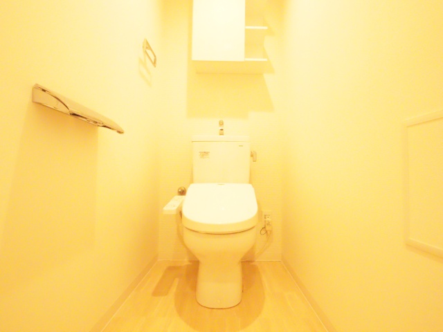 トイレ　※別室の参考写真の為、現況優先です。