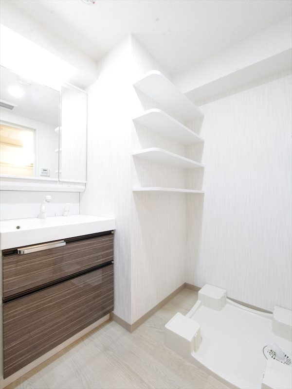 洗面設備　脱衣所　独立洗面台（シャンプードレッサー付）