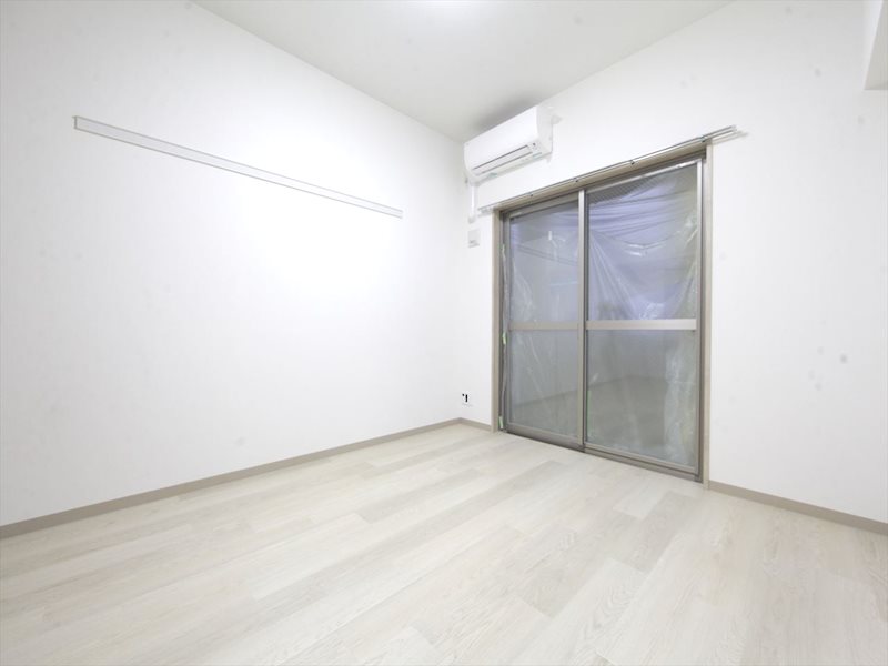 バルコニー　洋室9帖　エアコン完備　南面バルコニー