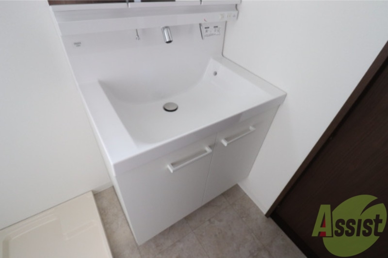 洗面設備　独立洗面台があります、朝の身支度もバッチリ