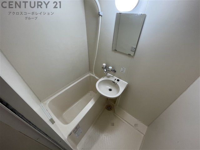 バス・シャワールーム　シンプルで機能的なユニットバスです