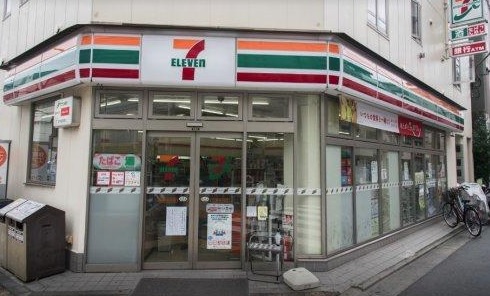 コンビニ　セブンイレブン（コンビニ）まで77m