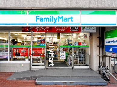 コンビニ　ファミリーマート（コンビニ）まで146m
