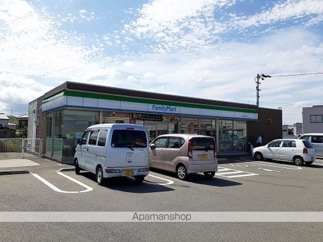 コンビニ　ファミリーマート小松島大林町店（コンビニ）まで550m