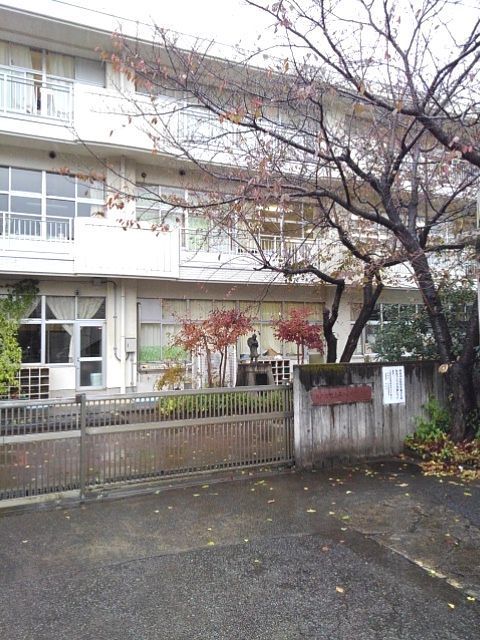 小学校　日の出町立平井小学校（小学校）まで850m