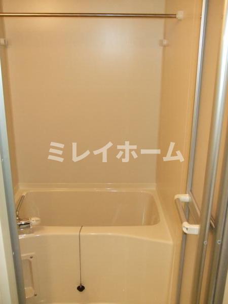 バス・シャワールーム　同建物内、別のお部屋の参考写真になります。