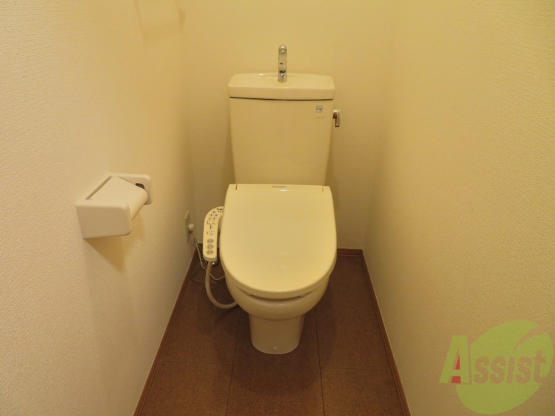 トイレ　温水洗浄便座付きのトイレは、使用しやすくうれしいですね。