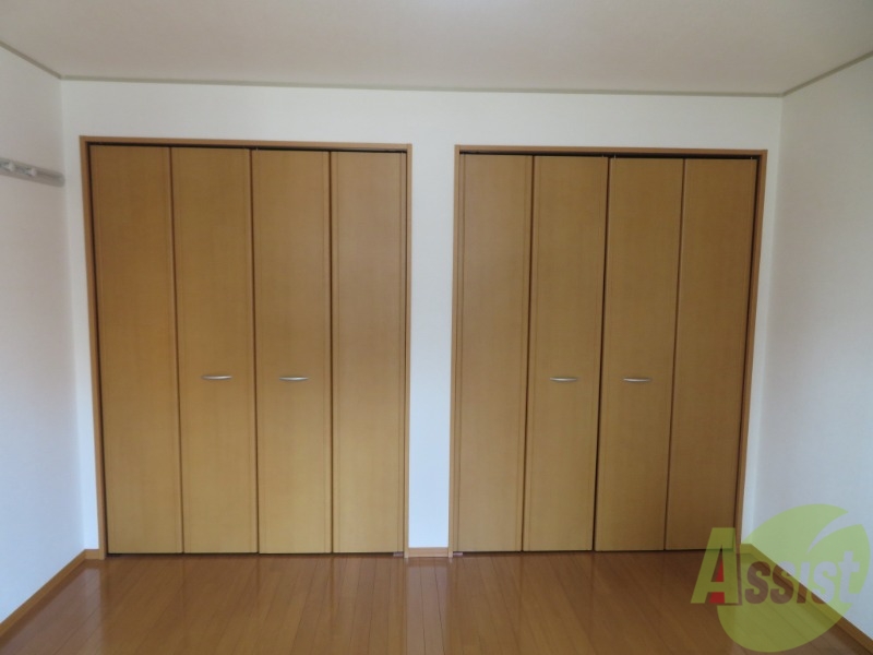 収納　洋室にある収納スペースは十分な広さがあると思います。