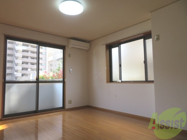 居室・リビング　陽当たりが良く、広々として過ごしやすそうです。