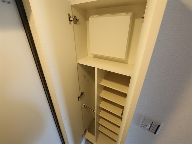 玄関　玄関　シューズボックス完備