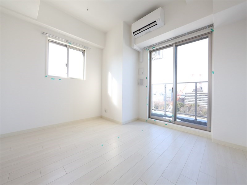 その他部屋・スペース　洋室6.8帖　収納付　エアコン完備　バルコニーに面しています