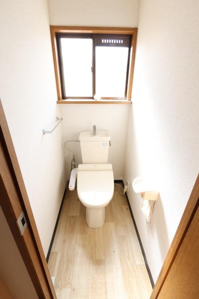 東町戸建のトイレ写真