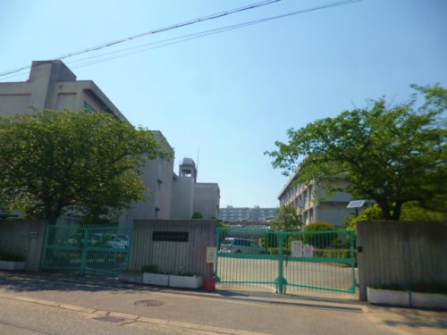 中学校　西宮市立真砂中学校（中学校）まで1046m
