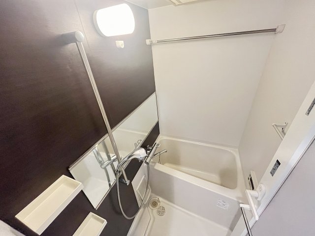 バス・シャワールーム　コンパクトで使いやすいお風呂です