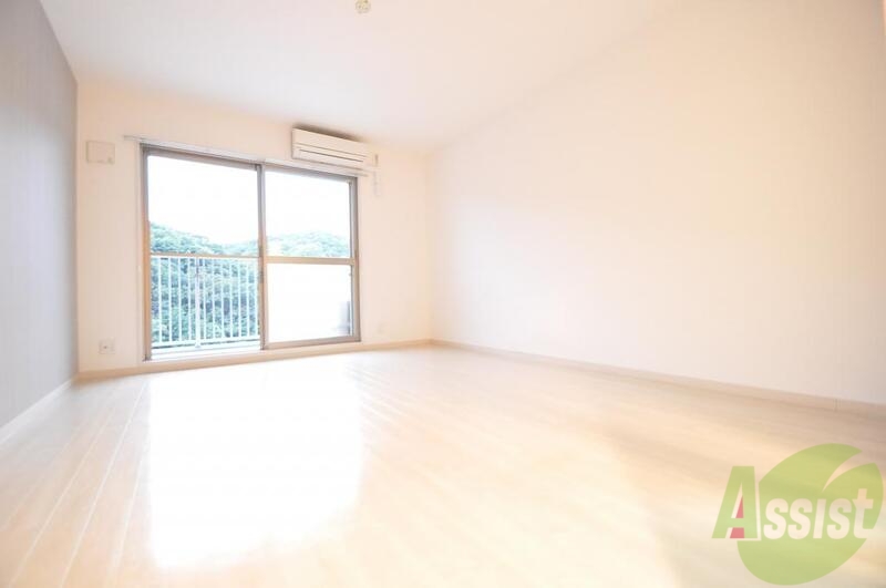 居室・リビング　採光のとれたお部屋♪