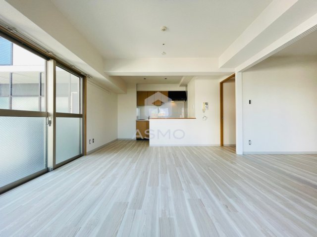 居室・リビング　同マンション参考写真