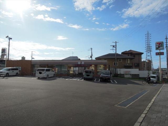 コンビニ　セブンイレブン（コンビニ）まで737m